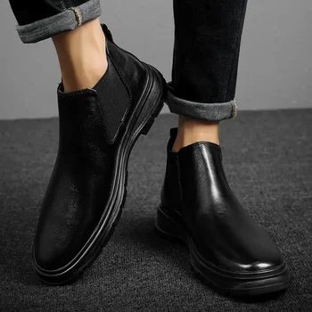 Мужская обувь 2023 Мода Скольжение на мужских ботинках Зимние сапоги с круглым носком Твердый Лаконичный Платформа с коротким стволом Водонепроницаемые западные сапоги